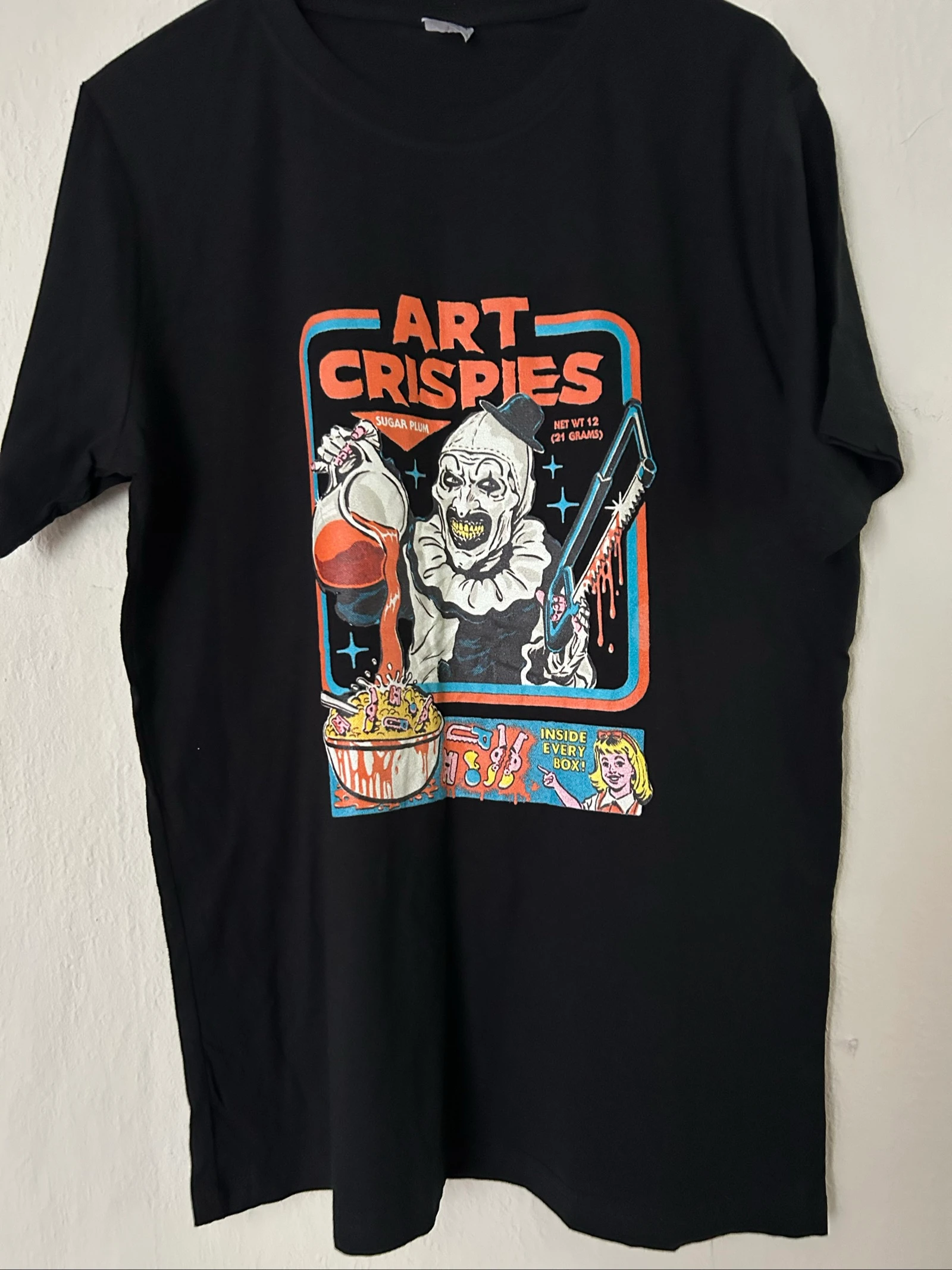 Camiseta negra Art Crispies con estampado de estilo retro horror – photo 3